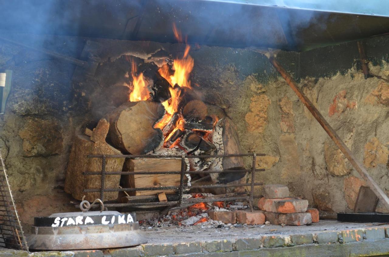 Apartamento Ivona - Kuca Za Odmor Perusic - Stara Lika Exterior foto